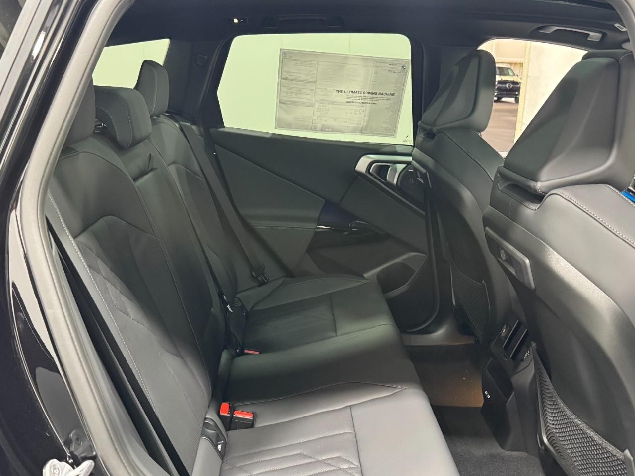 BMW X3 Vehicle Full-screen Gallery Image 10