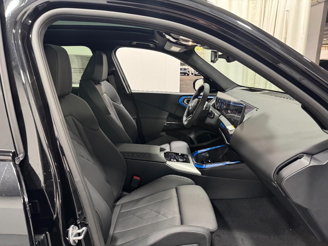 BMW X3 Vehicle Full-screen Gallery Image 17