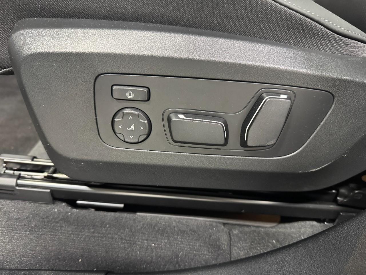 BMW X3 Vehicle Full-screen Gallery Image 27