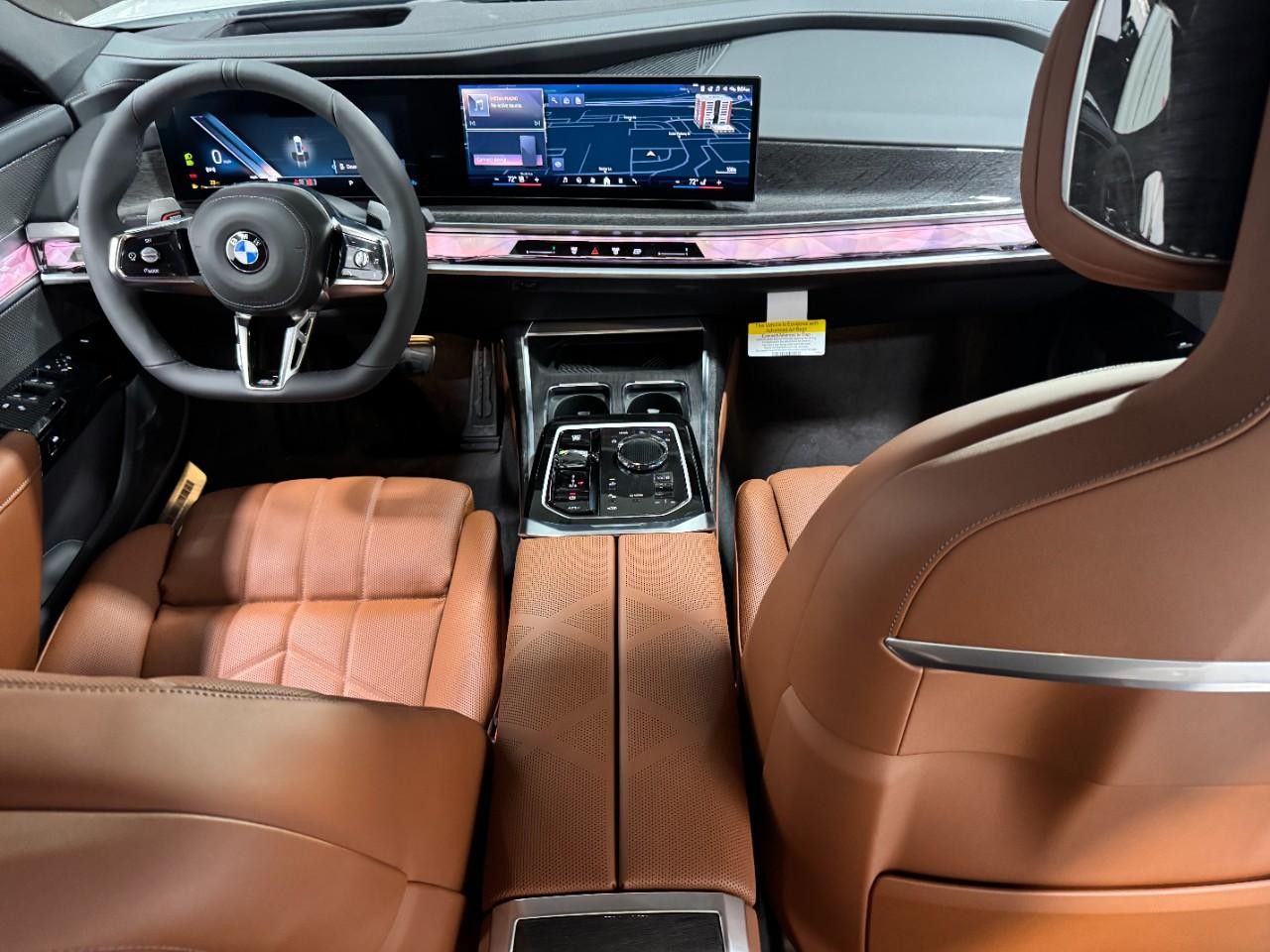 BMW 7 Series Vehicle Full-screen Gallery Image 12