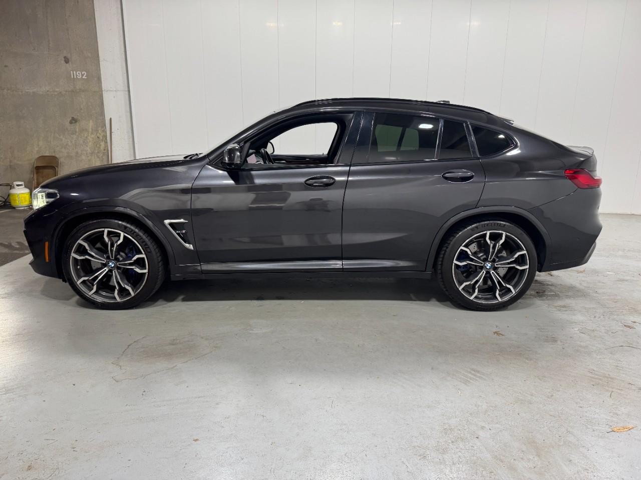 BMW X4 M Vehicle Full-screen Gallery Image 2
