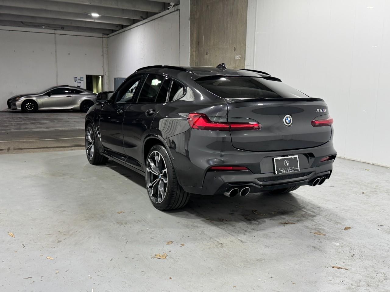 BMW X4 M Vehicle Full-screen Gallery Image 3
