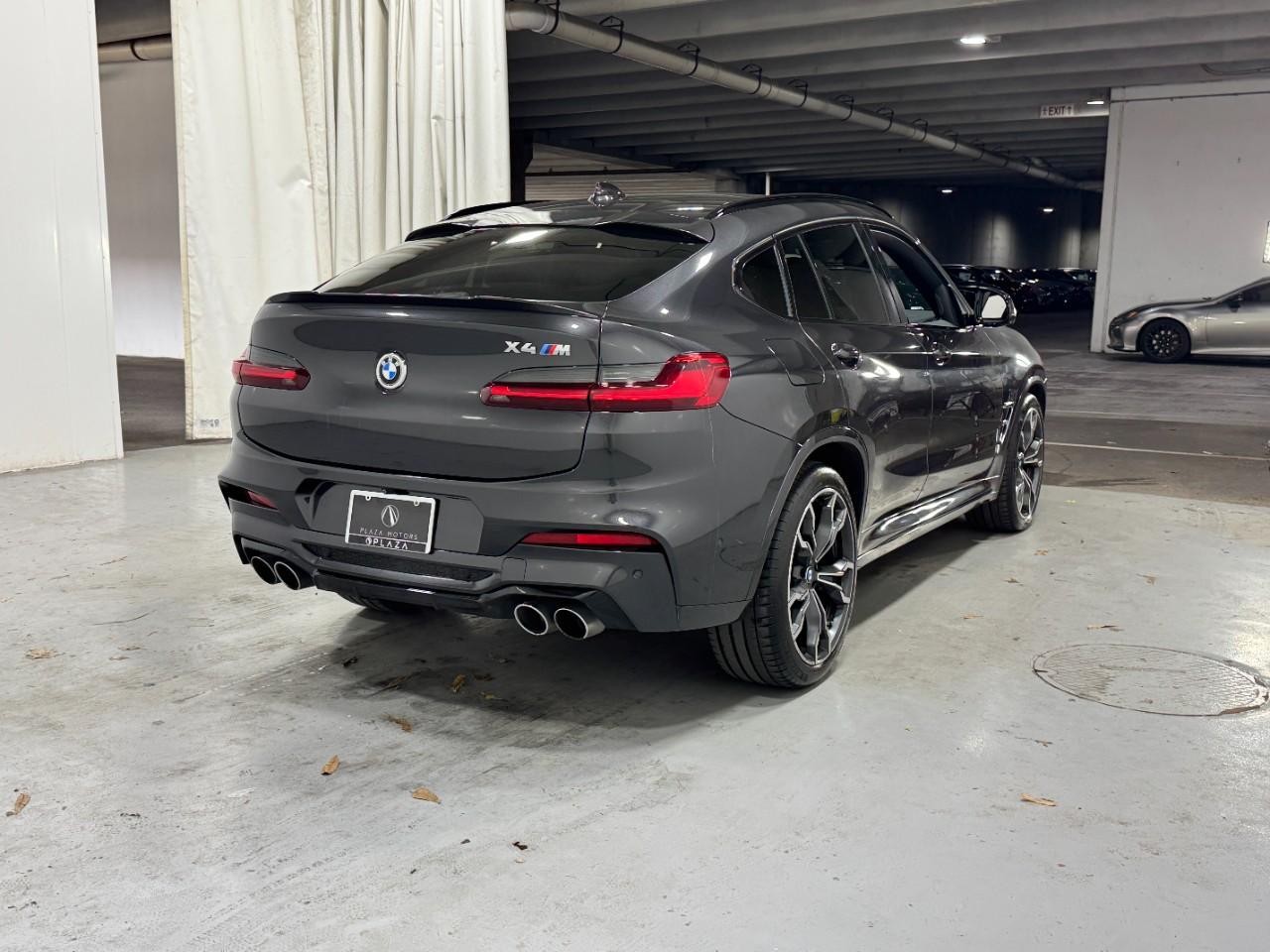 BMW X4 M Vehicle Full-screen Gallery Image 4