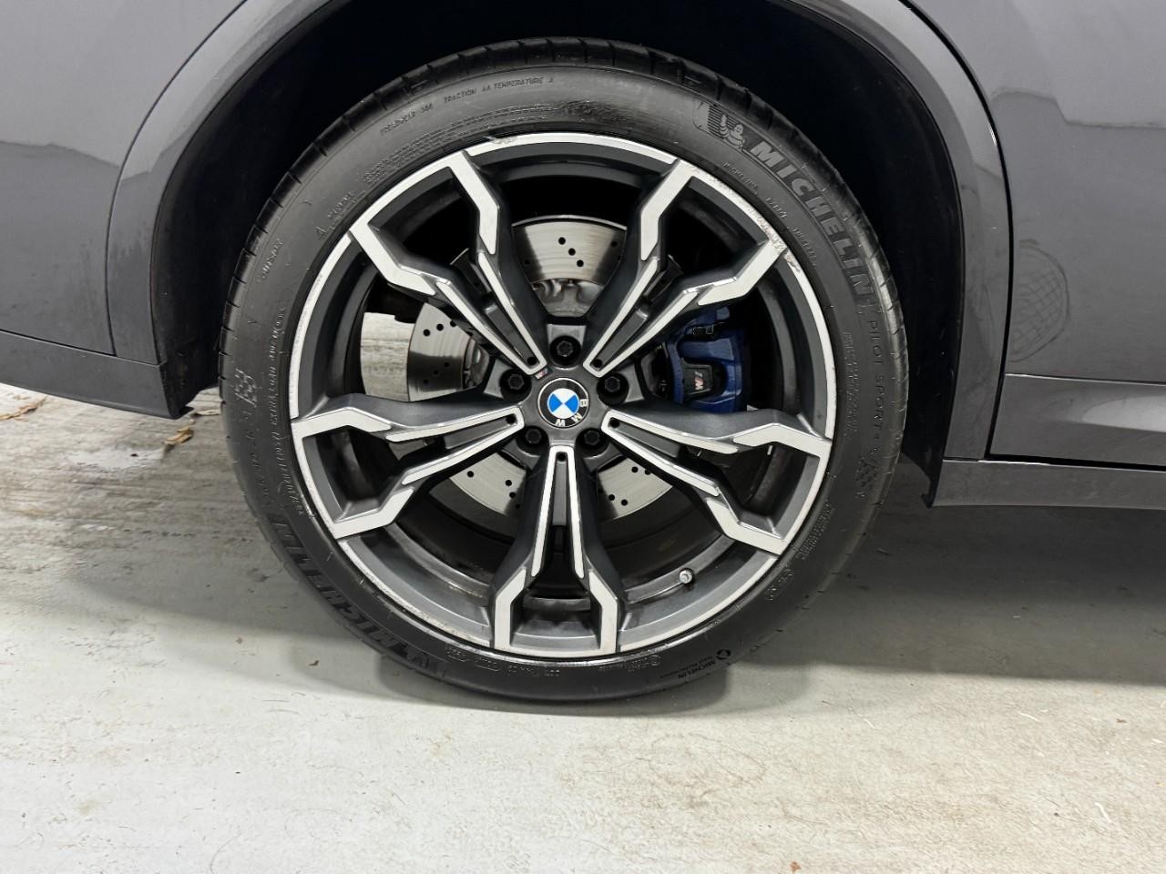 BMW X4 M Vehicle Full-screen Gallery Image 5