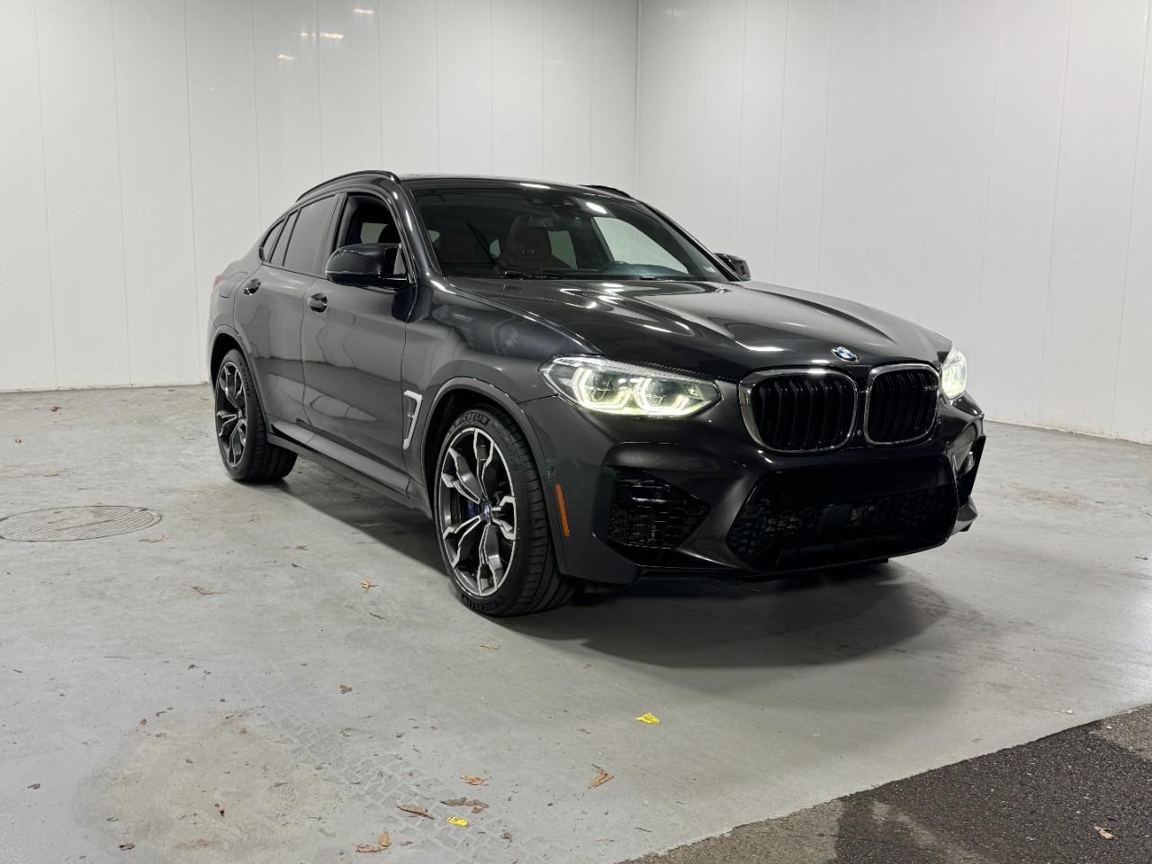 BMW X4 M Vehicle Full-screen Gallery Image 6