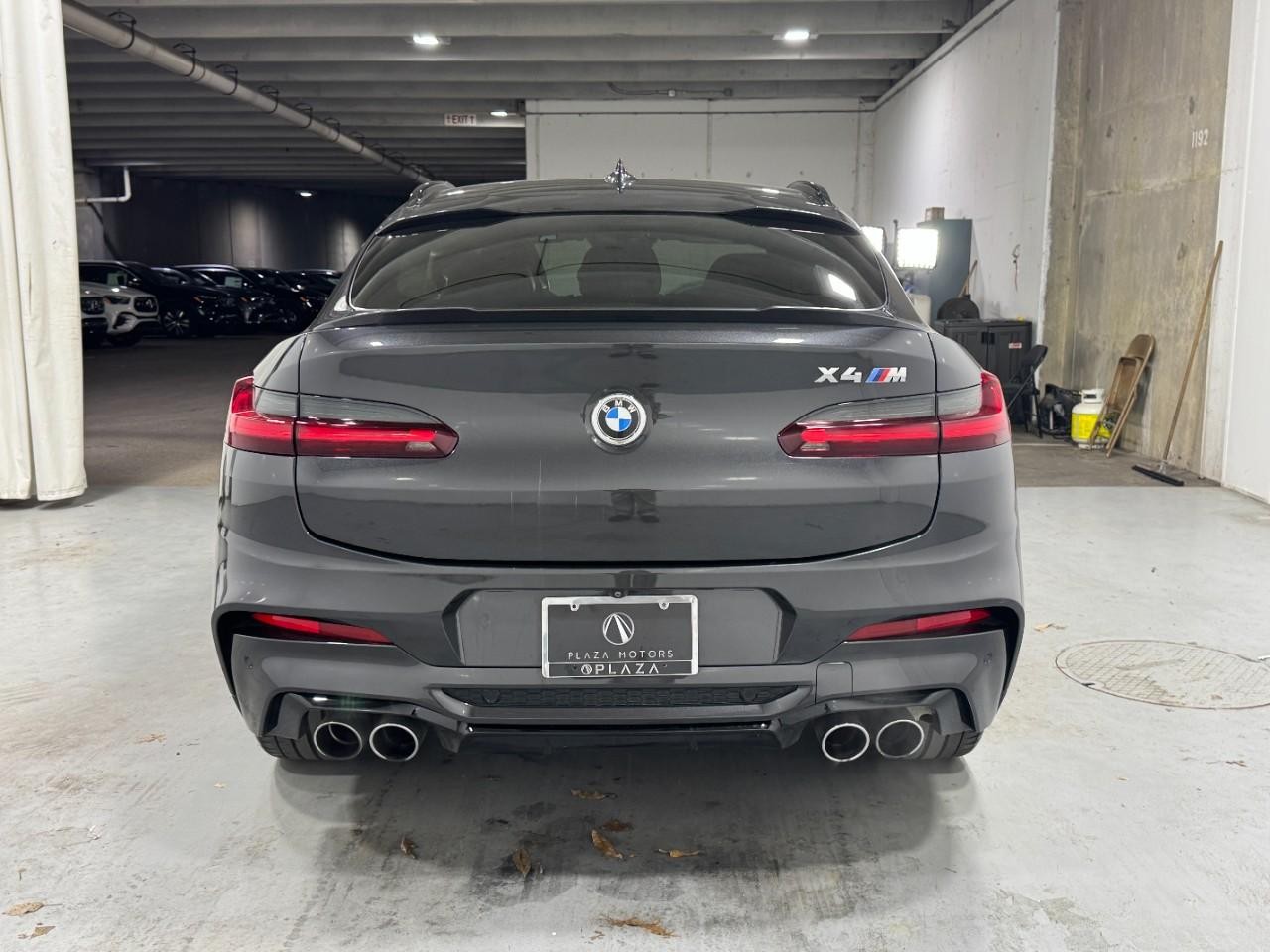 BMW X4 M Vehicle Full-screen Gallery Image 9