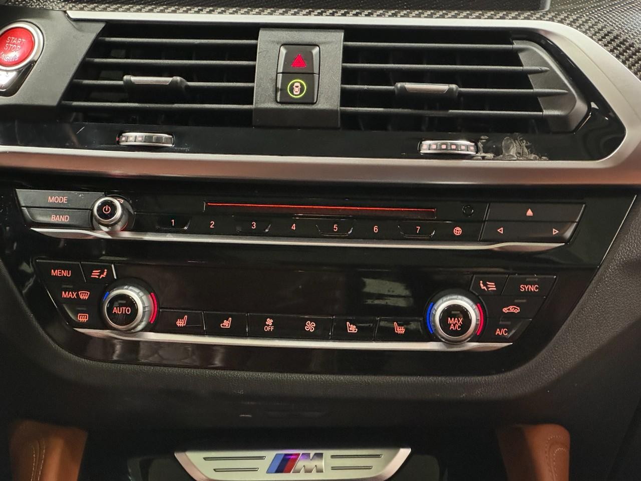 BMW X4 M Vehicle Full-screen Gallery Image 16