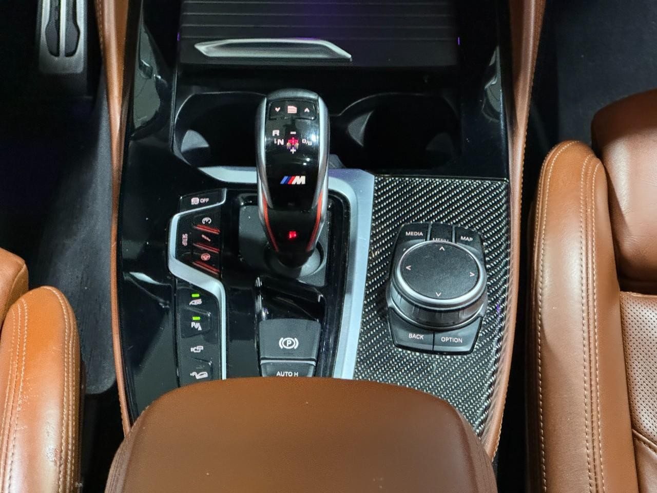 BMW X4 M Vehicle Full-screen Gallery Image 17