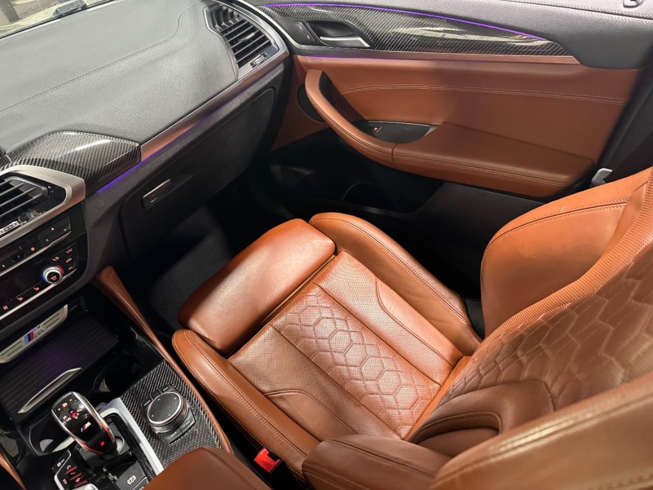 BMW X4 M Vehicle Full-screen Gallery Image 18