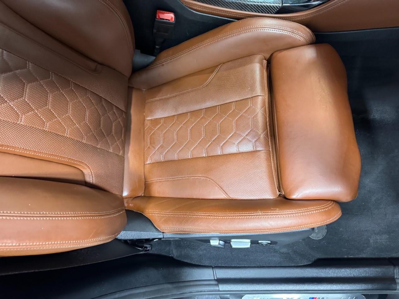 BMW X4 M Vehicle Full-screen Gallery Image 20