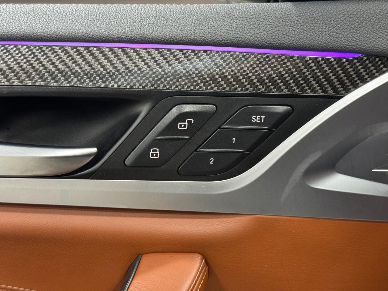 BMW X4 M Vehicle Full-screen Gallery Image 25