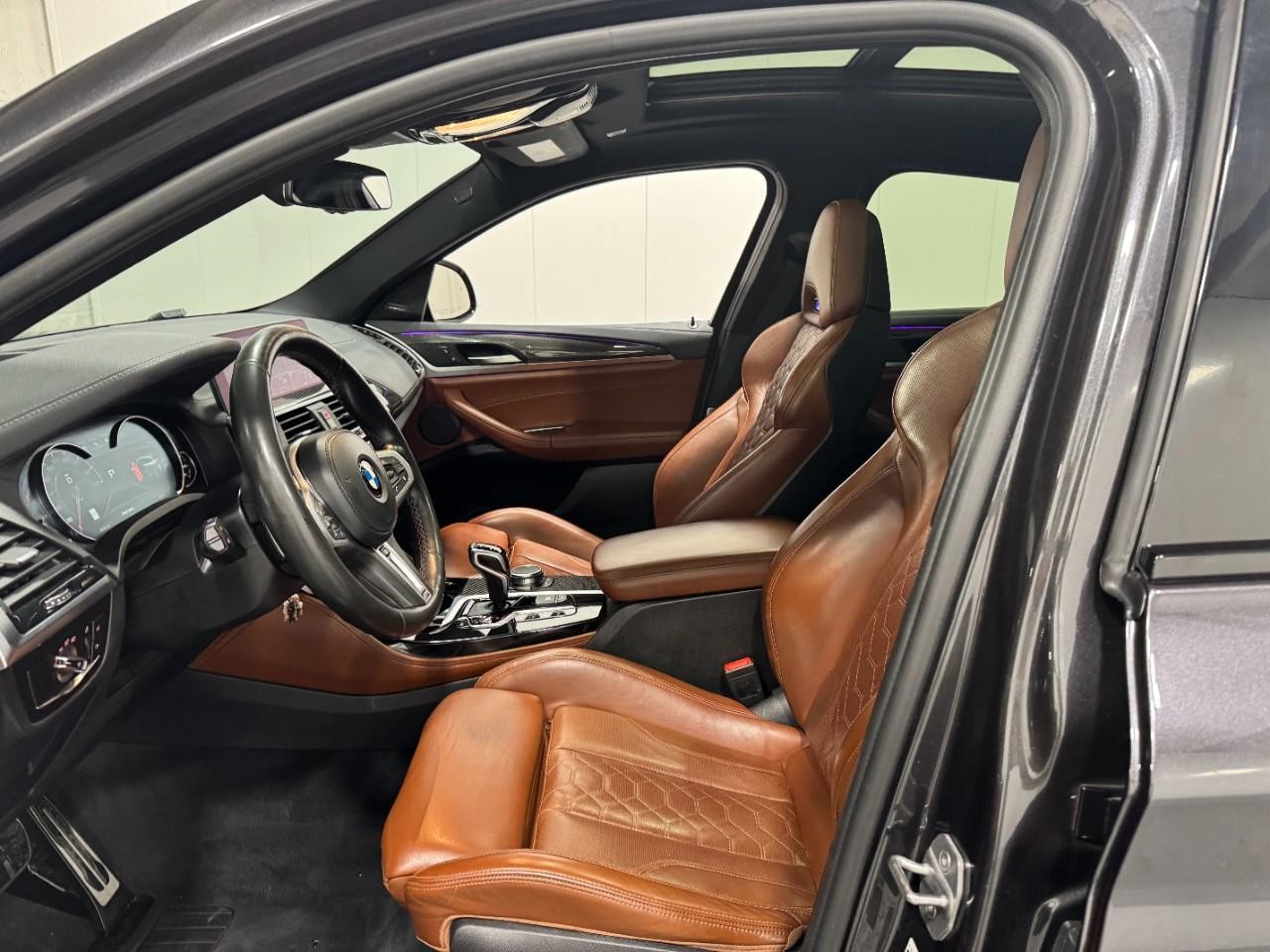 BMW X4 M Vehicle Full-screen Gallery Image 27