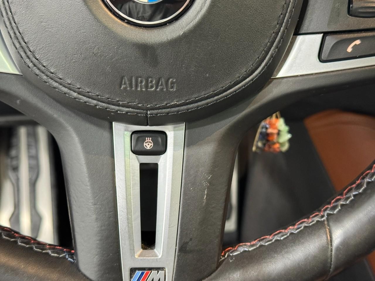 BMW X4 M Vehicle Full-screen Gallery Image 33