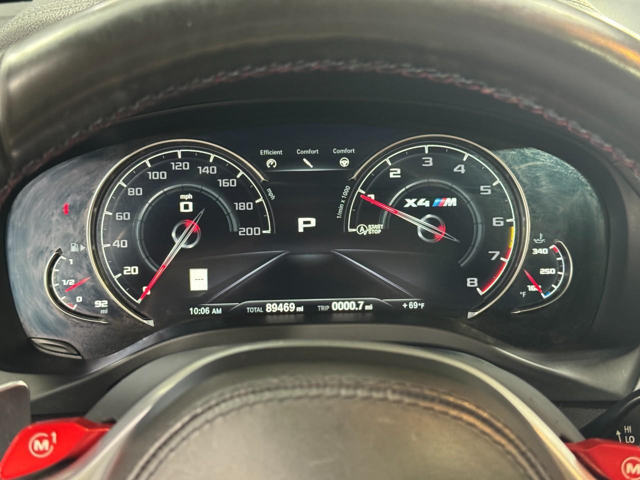 BMW X4 M Vehicle Full-screen Gallery Image 34