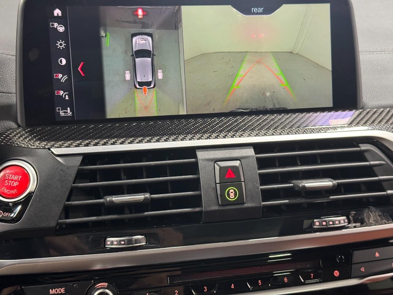 BMW X4 M Vehicle Full-screen Gallery Image 35