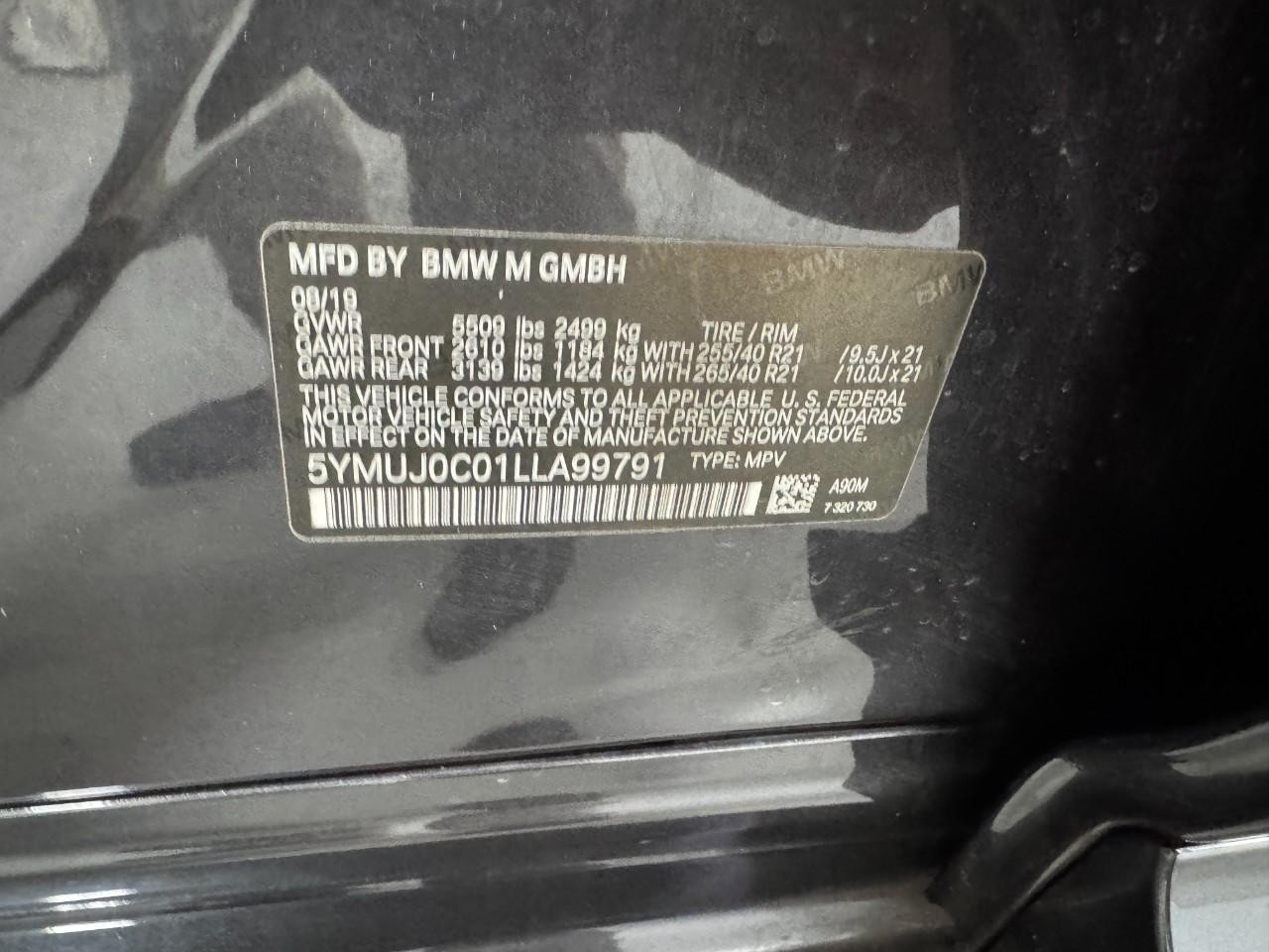 BMW X4 M Vehicle Full-screen Gallery Image 36