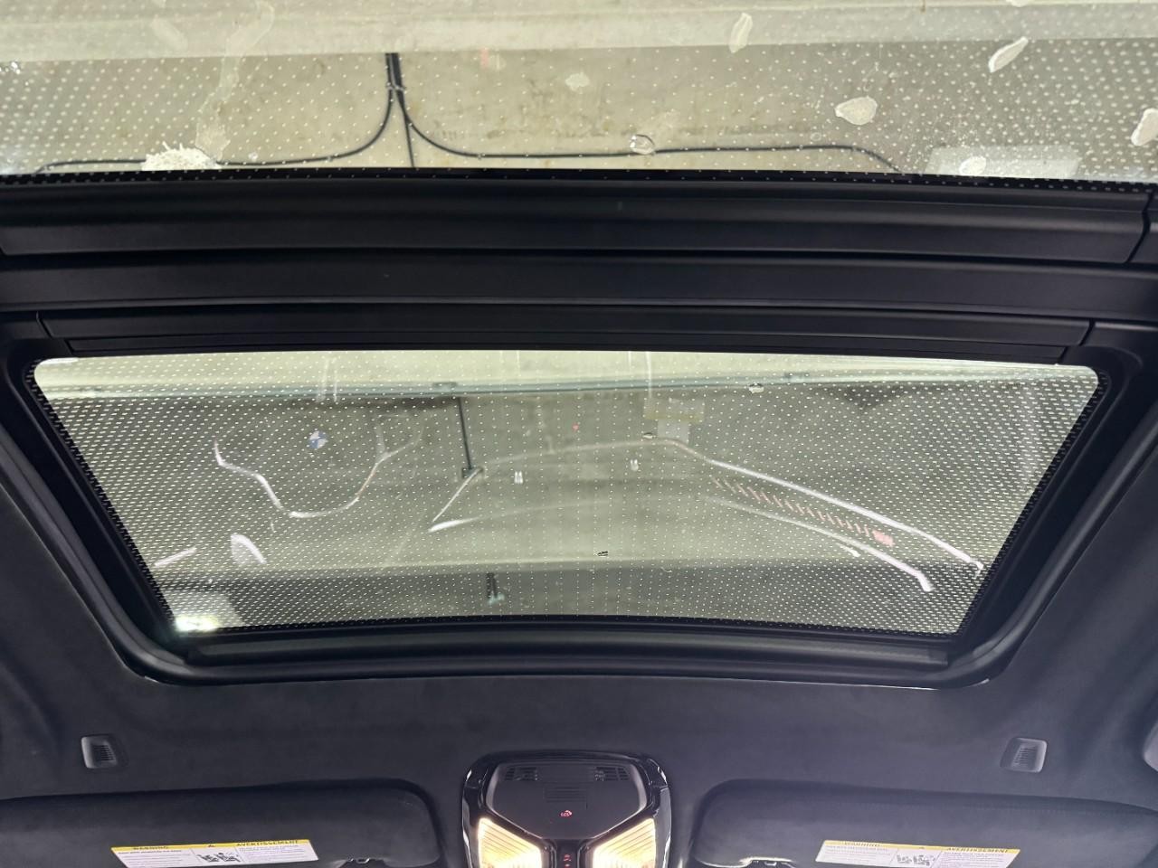 BMW X7 Vehicle Full-screen Gallery Image 14