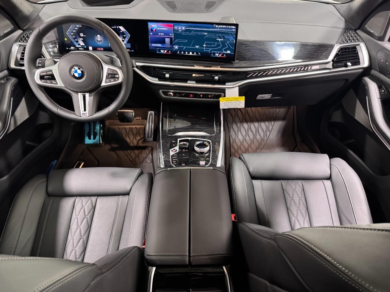 BMW X7 Vehicle Full-screen Gallery Image 15
