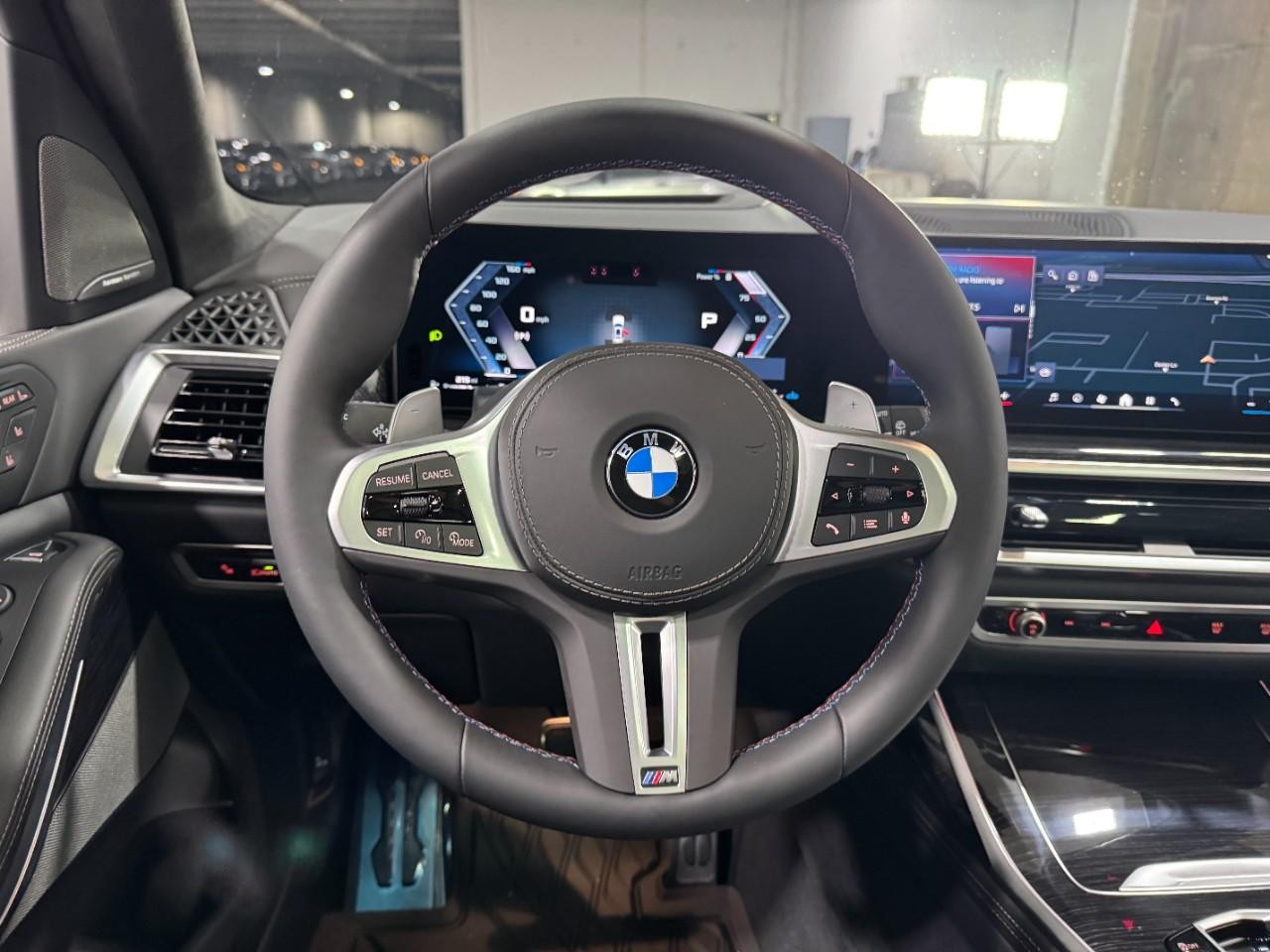 BMW X7 Vehicle Full-screen Gallery Image 16