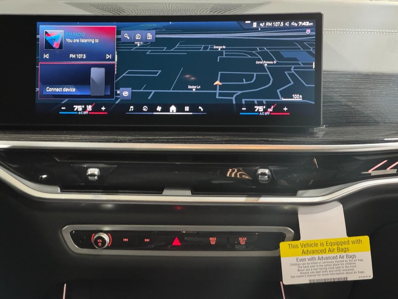 BMW X7 Vehicle Full-screen Gallery Image 17