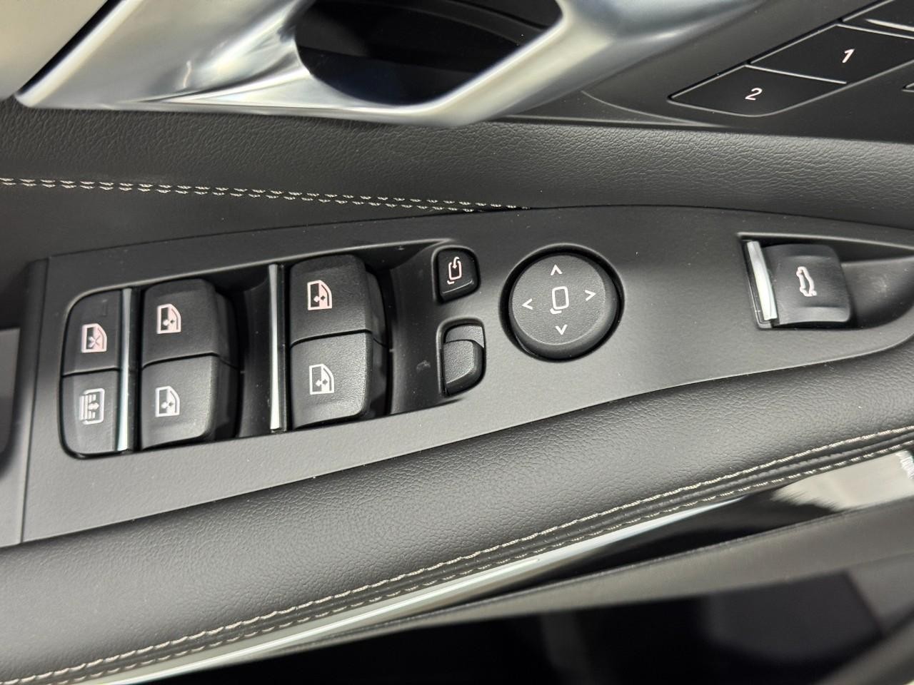 BMW X7 Vehicle Full-screen Gallery Image 29