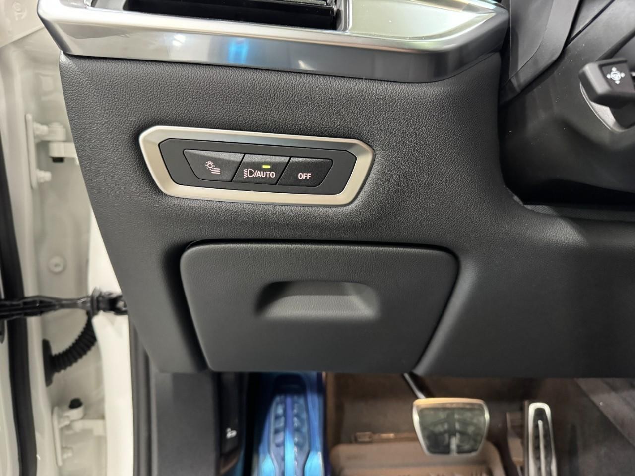 BMW X7 Vehicle Full-screen Gallery Image 33