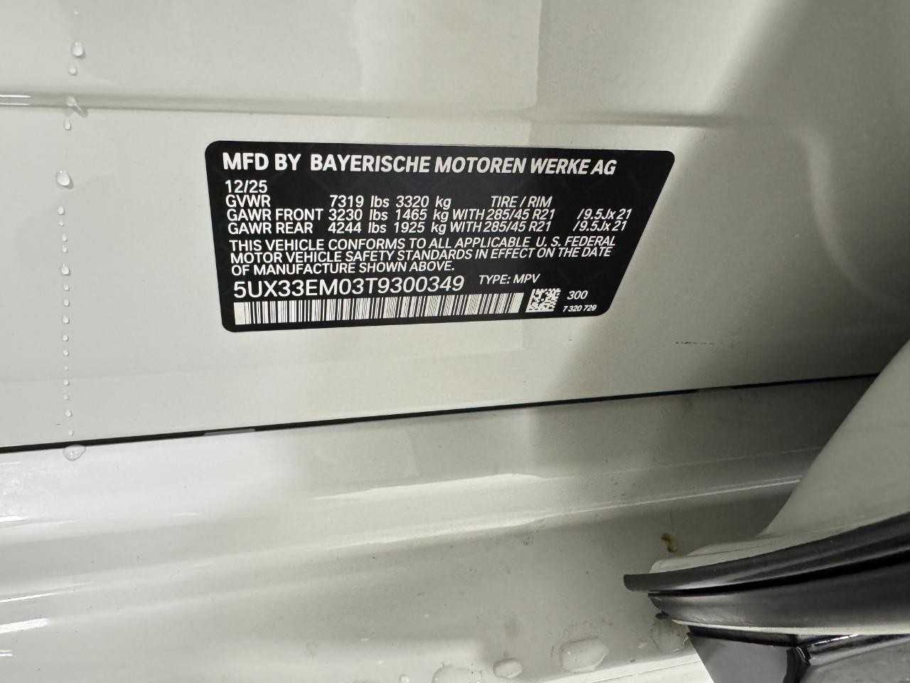 BMW X7 Vehicle Full-screen Gallery Image 38