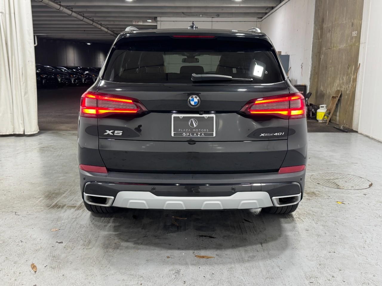 BMW X5 Vehicle Full-screen Gallery Image 9