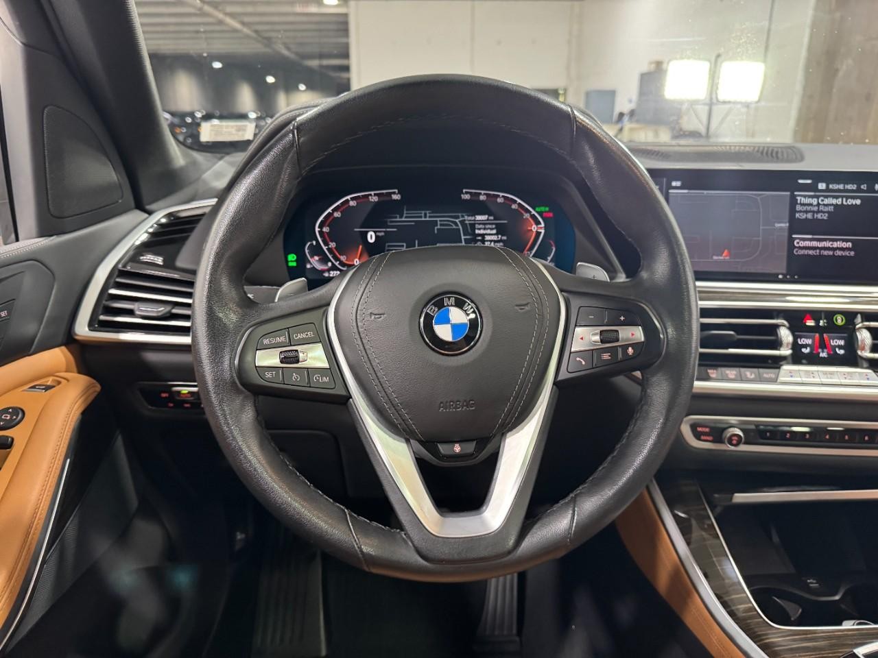 BMW X5 Vehicle Full-screen Gallery Image 14