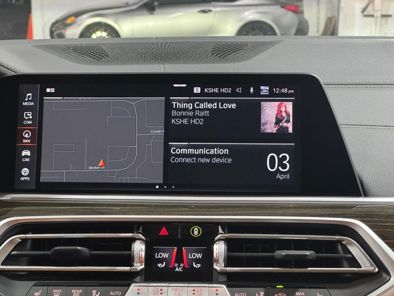 BMW X5 Vehicle Full-screen Gallery Image 15