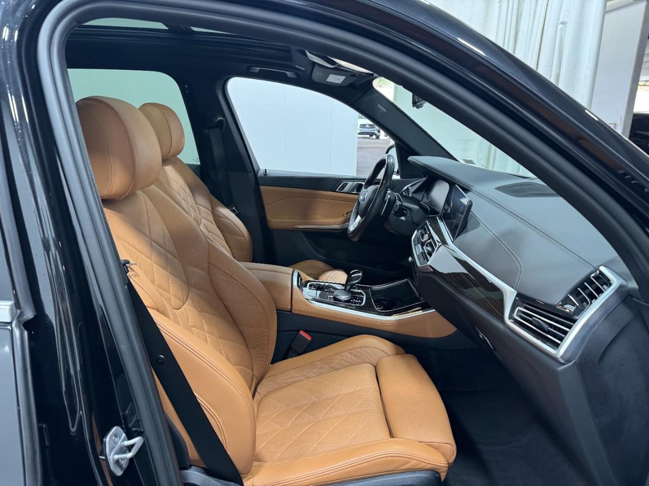 BMW X5 Vehicle Full-screen Gallery Image 19