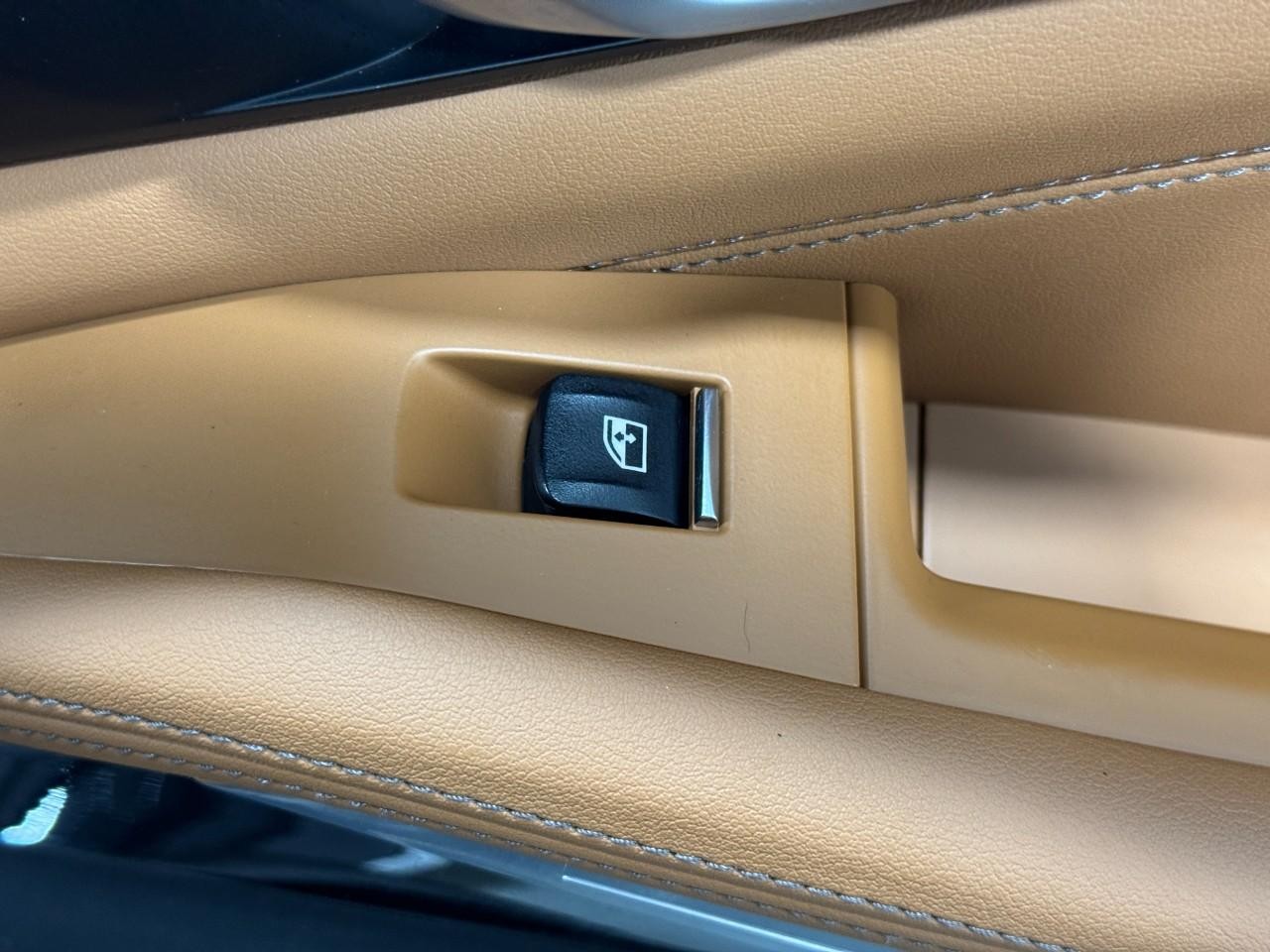 BMW X5 Vehicle Full-screen Gallery Image 23