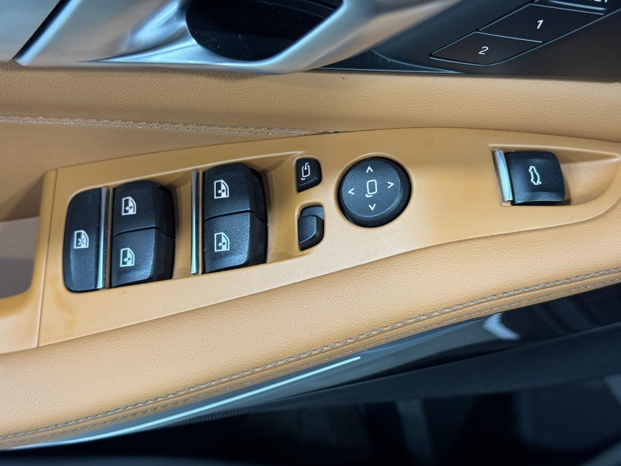 BMW X5 Vehicle Full-screen Gallery Image 26