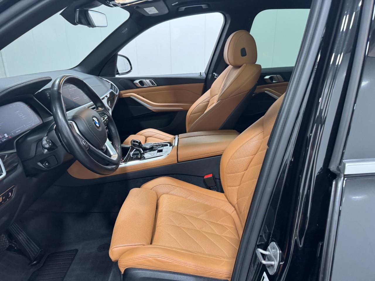 BMW X5 Vehicle Full-screen Gallery Image 27