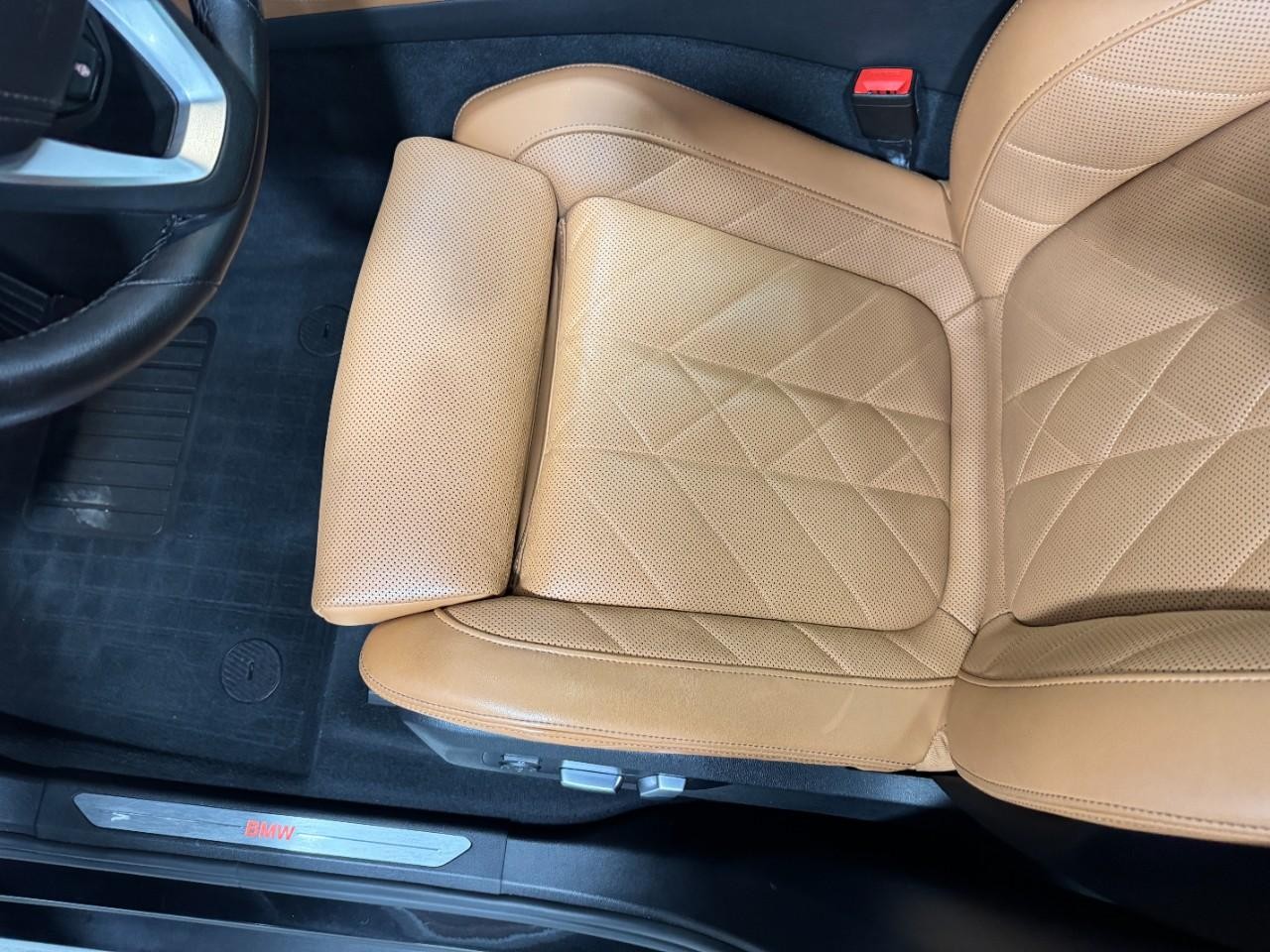BMW X5 Vehicle Full-screen Gallery Image 28