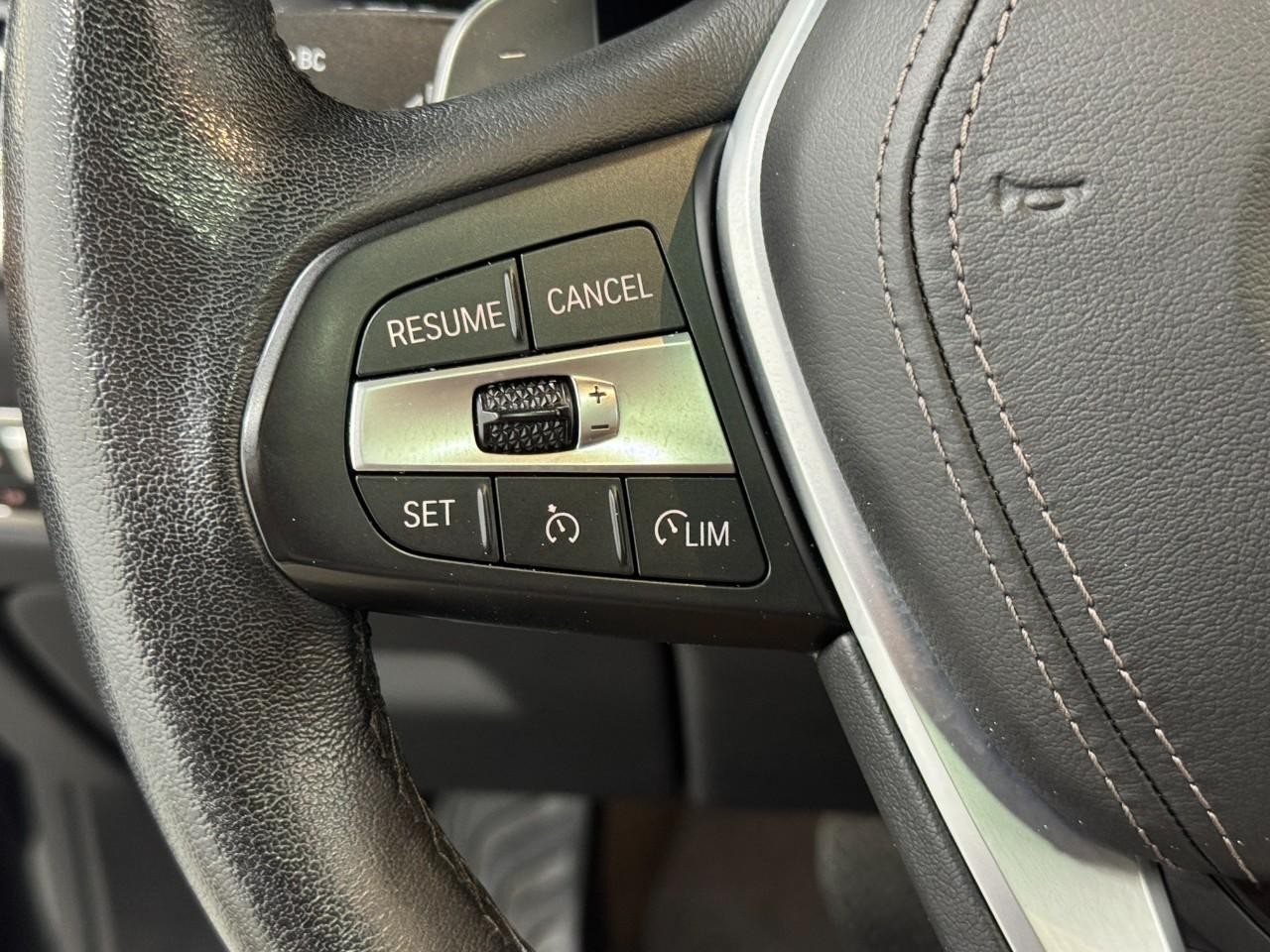 BMW X5 Vehicle Full-screen Gallery Image 31