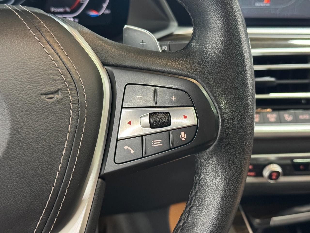 BMW X5 Vehicle Full-screen Gallery Image 32