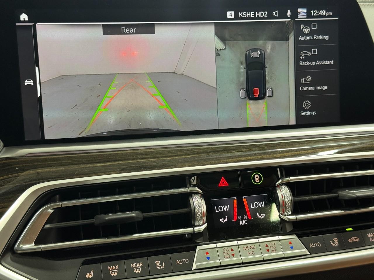 BMW X5 Vehicle Full-screen Gallery Image 35