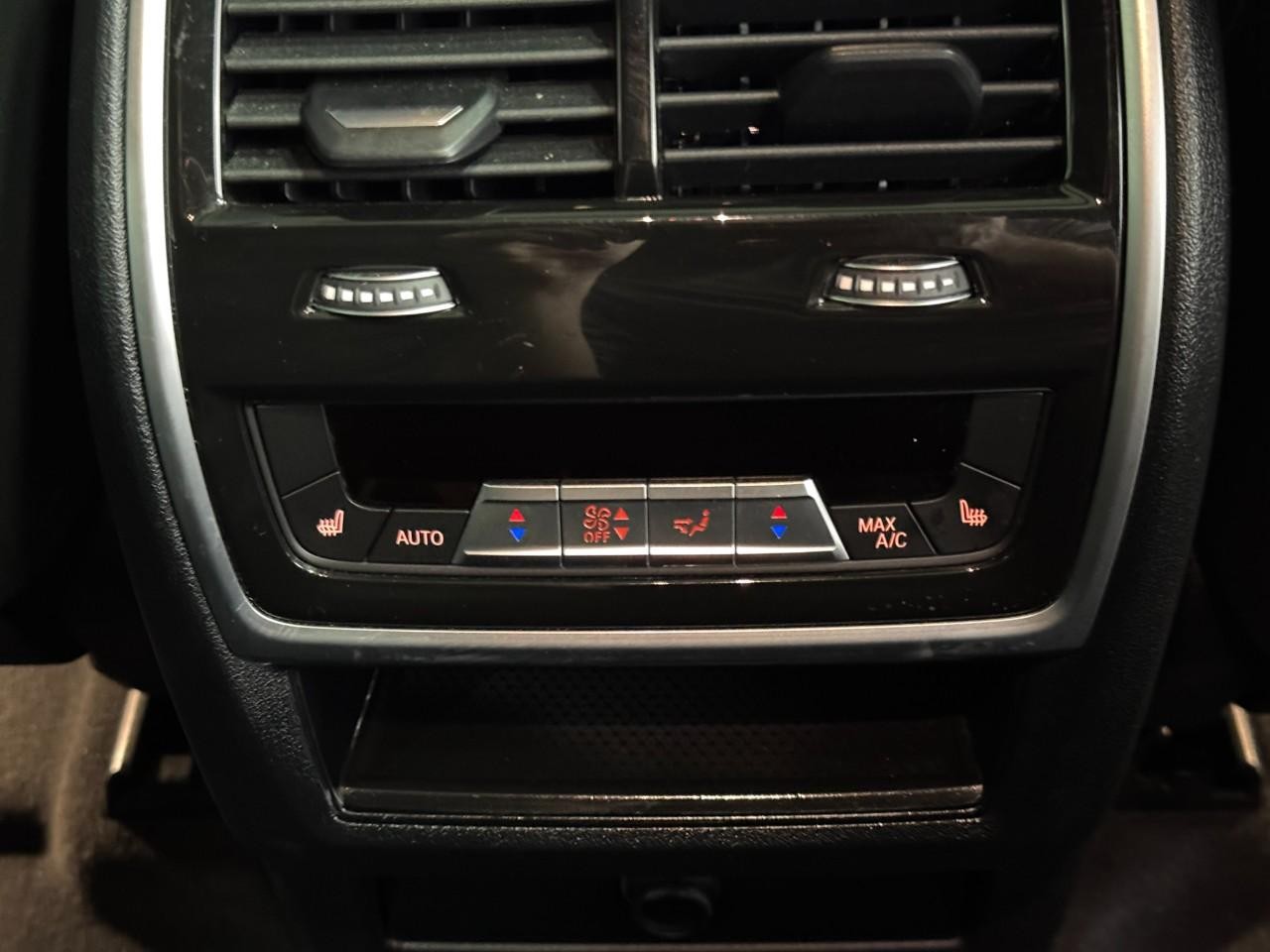 BMW X6 Vehicle Full-screen Gallery Image 11