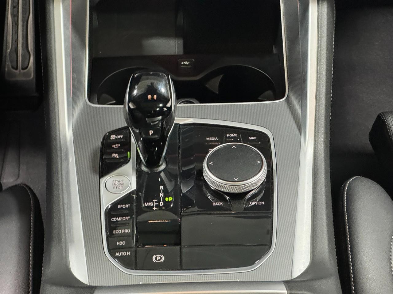 BMW X6 Vehicle Full-screen Gallery Image 17