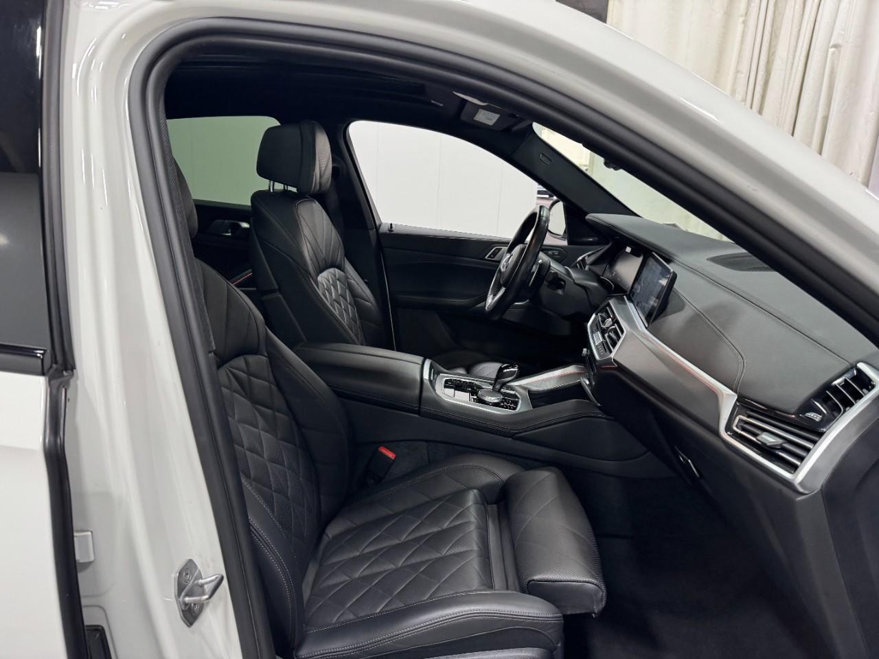 BMW X6 Vehicle Full-screen Gallery Image 19