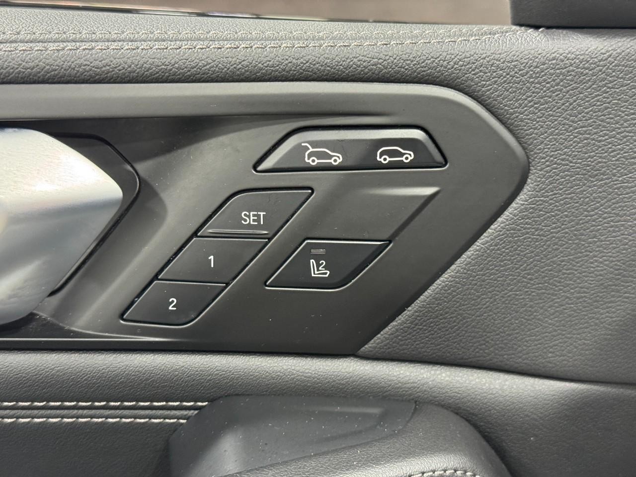 BMW X6 Vehicle Full-screen Gallery Image 25