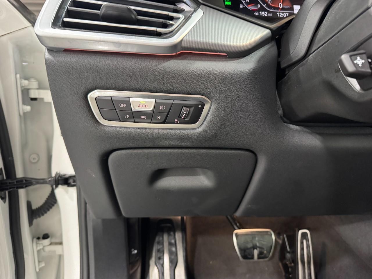 BMW X6 Vehicle Full-screen Gallery Image 31