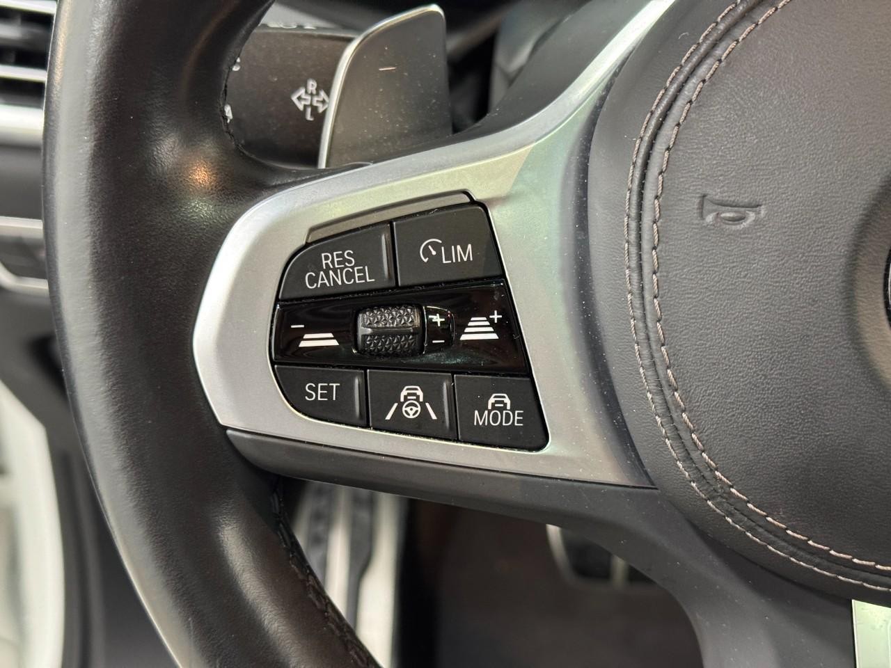 BMW X6 Vehicle Full-screen Gallery Image 32