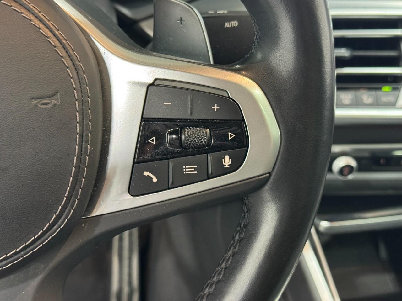BMW X6 Vehicle Full-screen Gallery Image 33