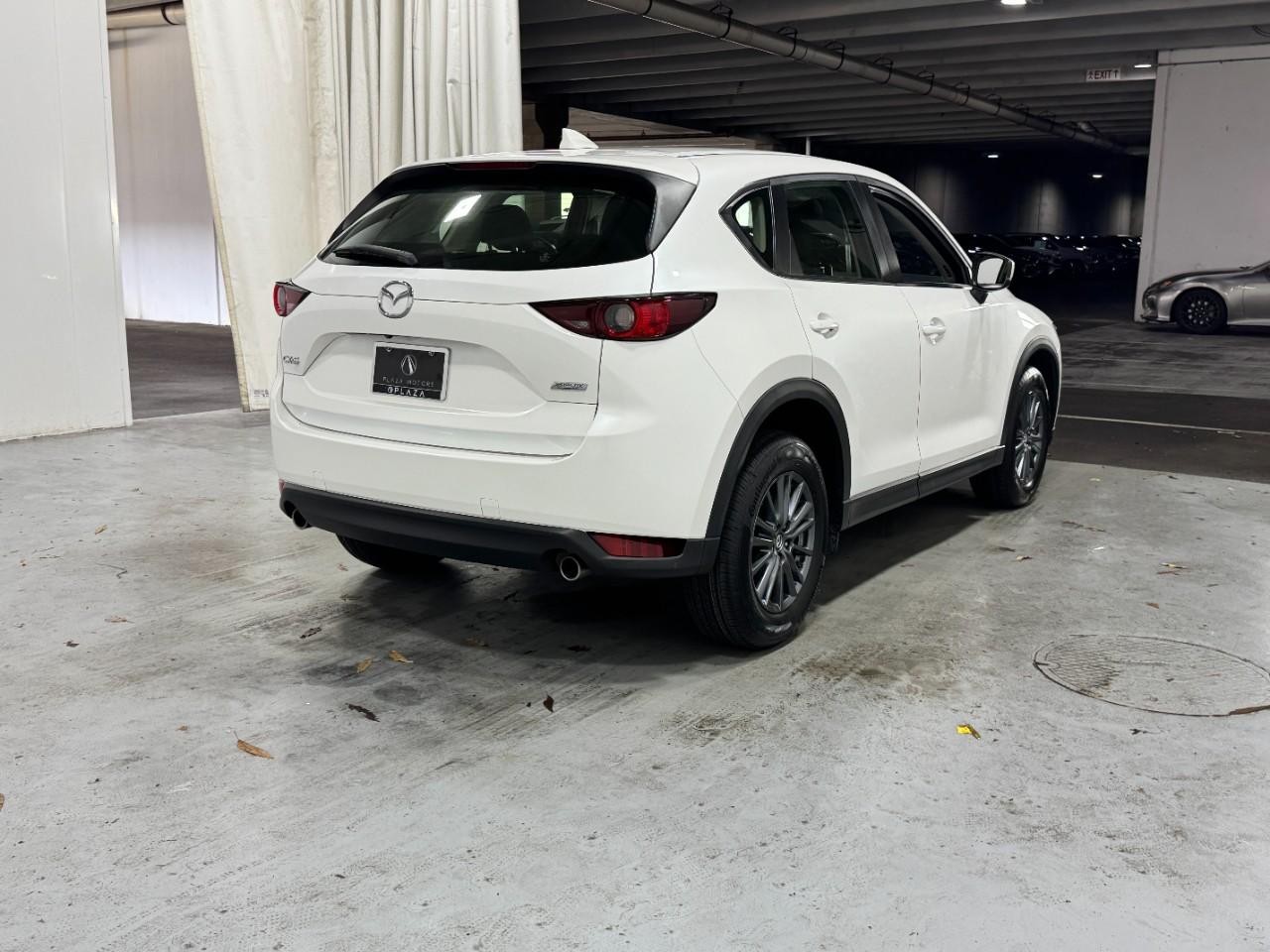 Mazda CX-5 Vehicle Full-screen Gallery Image 4