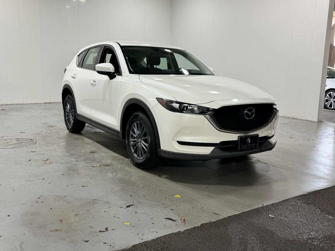 Mazda CX-5 Vehicle Full-screen Gallery Image 6