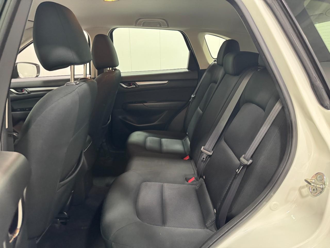 Mazda CX-5 Vehicle Full-screen Gallery Image 8