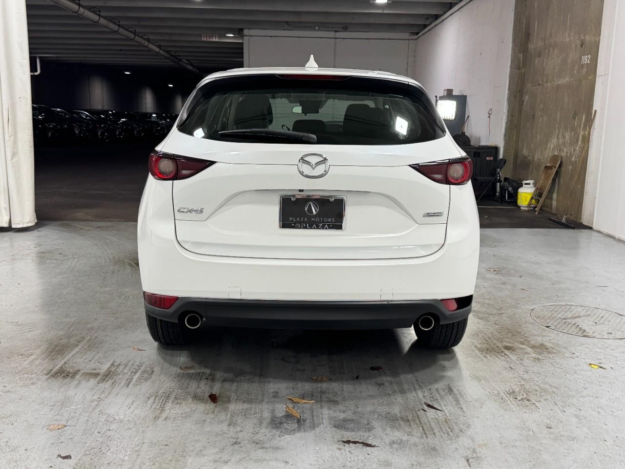 Mazda CX-5 Vehicle Full-screen Gallery Image 9