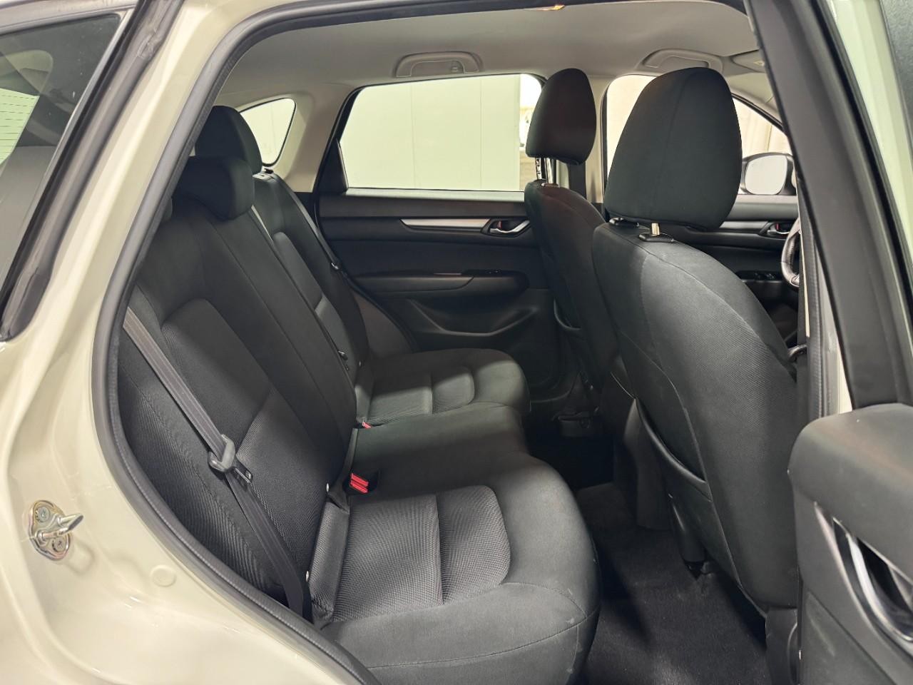 Mazda CX-5 Vehicle Full-screen Gallery Image 10